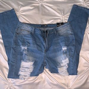 Size 13 FN skinny jeans! 🦋